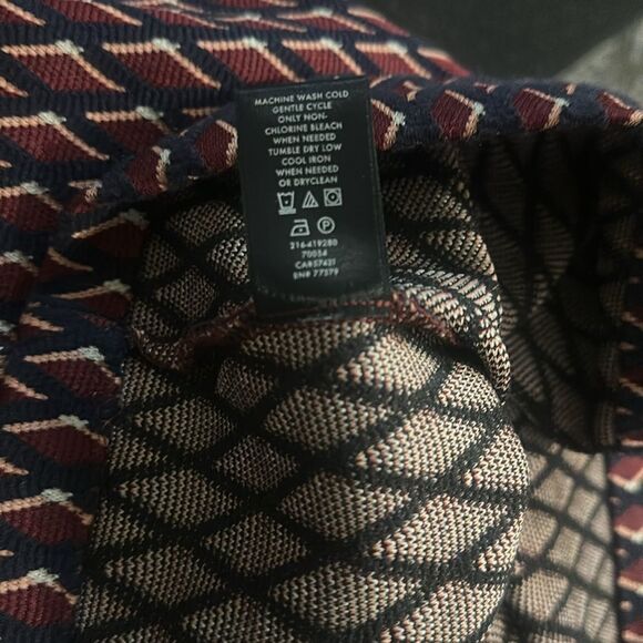 Ann Taylor S Burgundy Diamond Print Knit Cotton Blend Short Sleeve Shift Dress - Picture 7 of 7